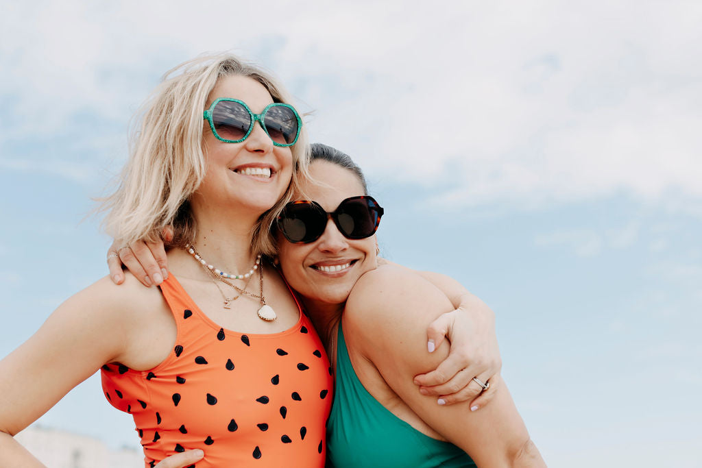 zoedepass Dolly Tortoise Shell sunglasses model detail image