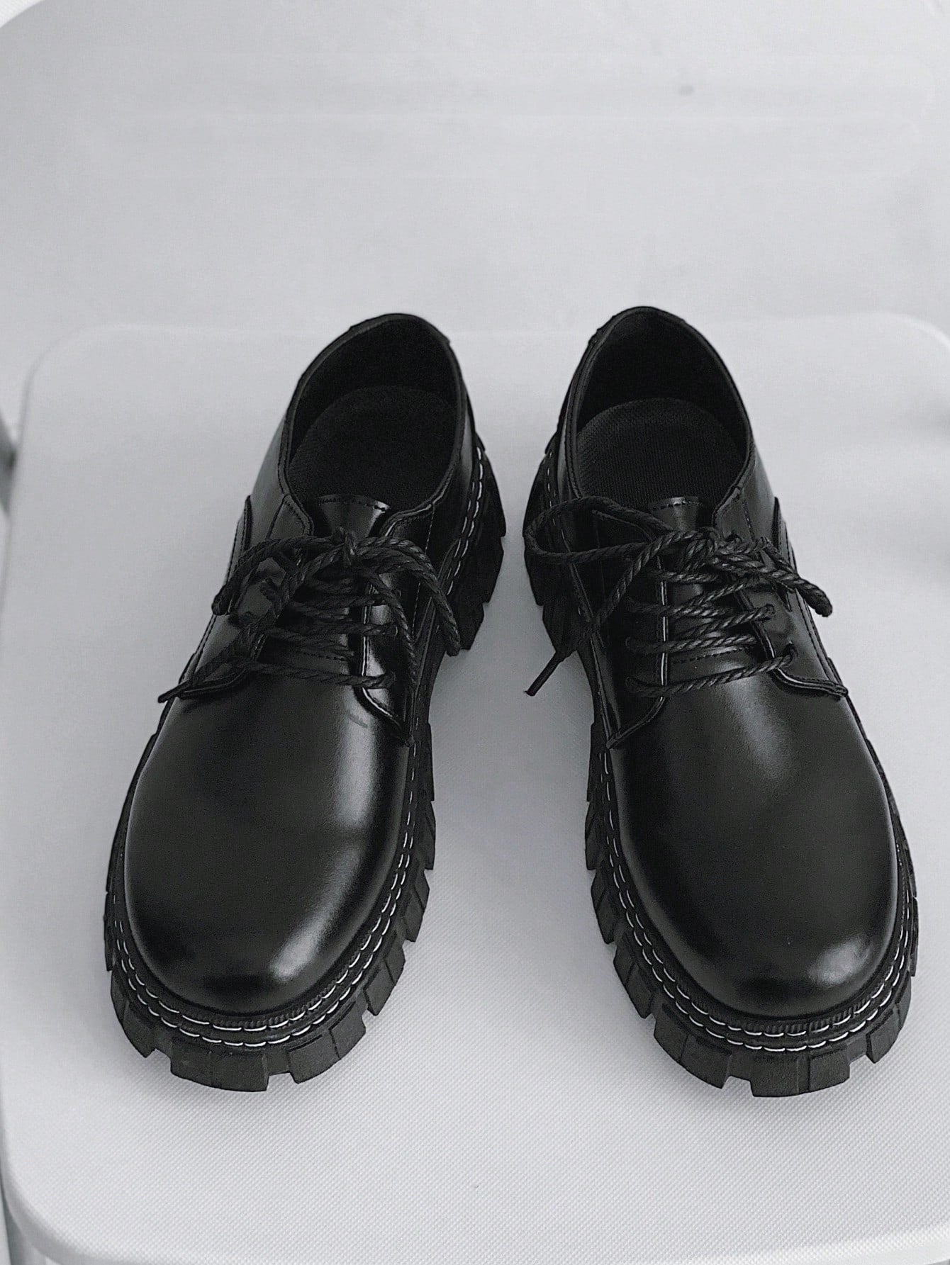 Kenike men's lace-up dress shoes round toe detail