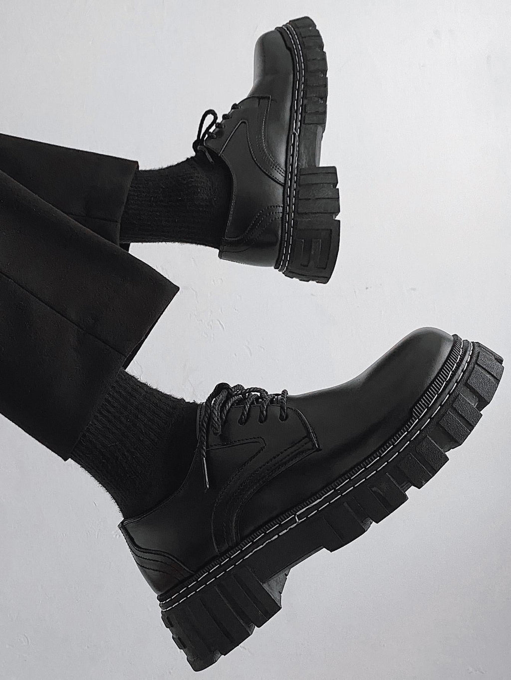 Kenike men's black PU leather lace-up dress shoes front view