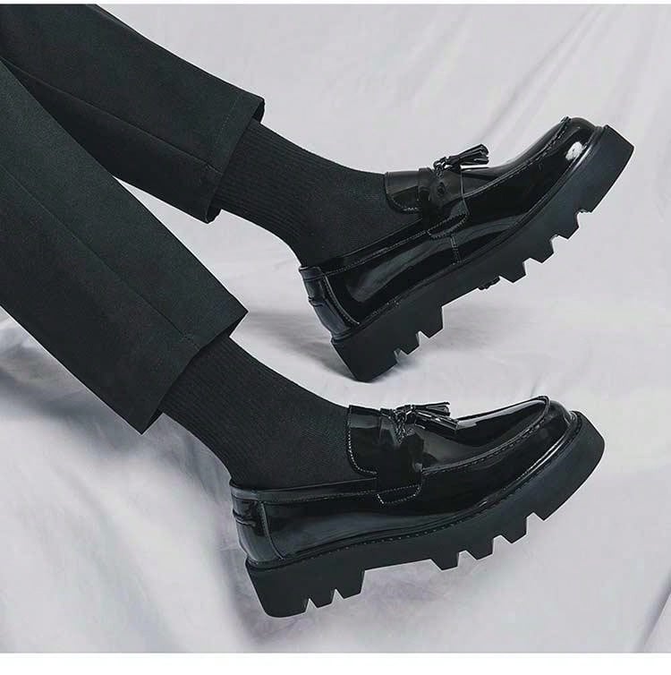 Kenike men's black dress shoes toe and lace detail
