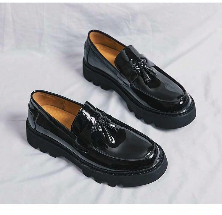 Kenike men's formal shoes upper stitching detail