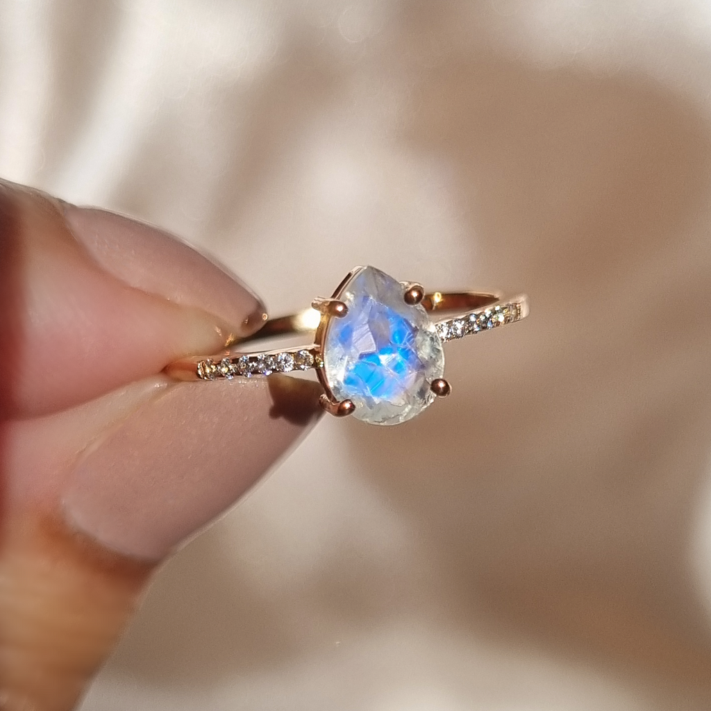 18k rose gold vermeil pear cut rainbow moonstone ring detail image