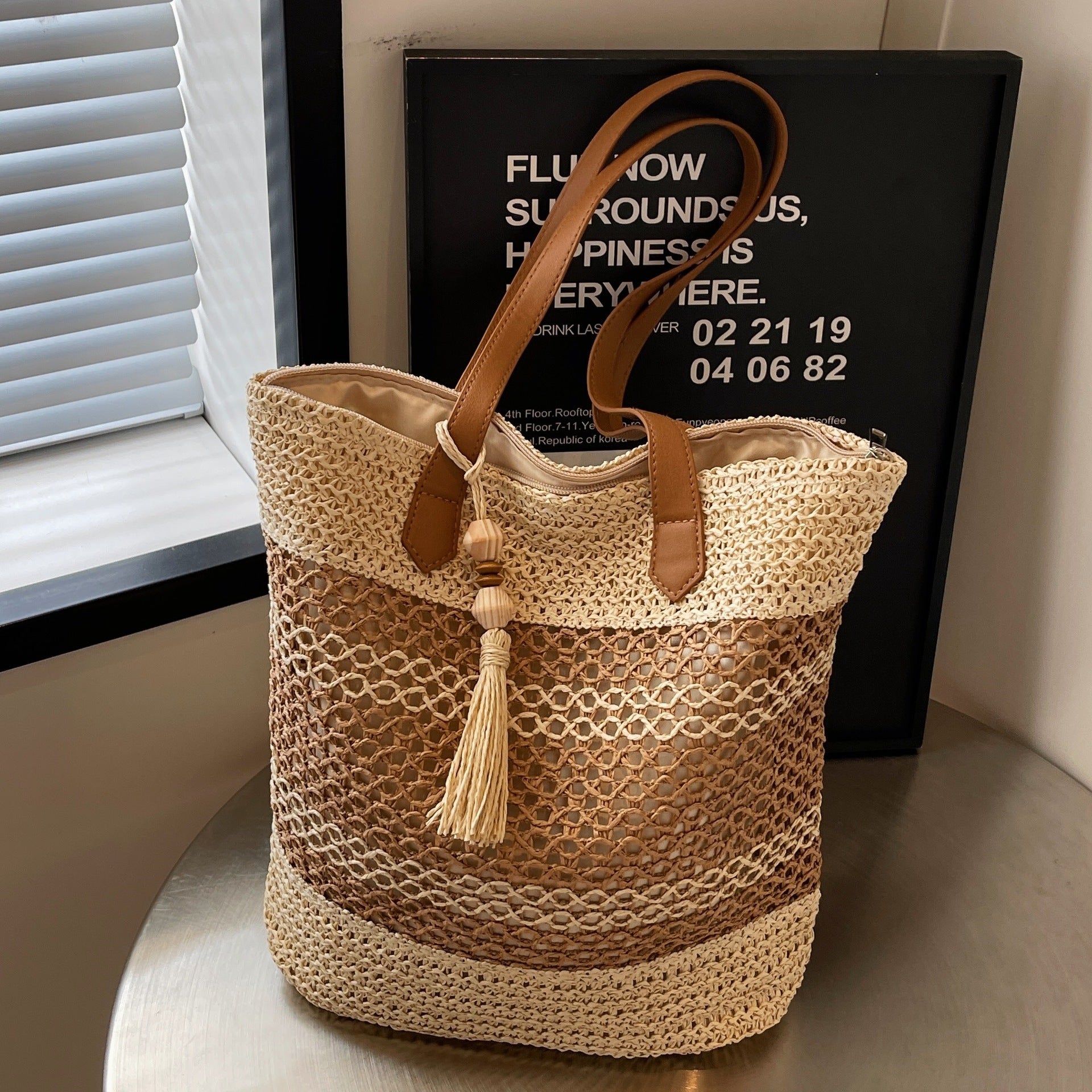 Kenike summer straw beach bag interior and capacity view