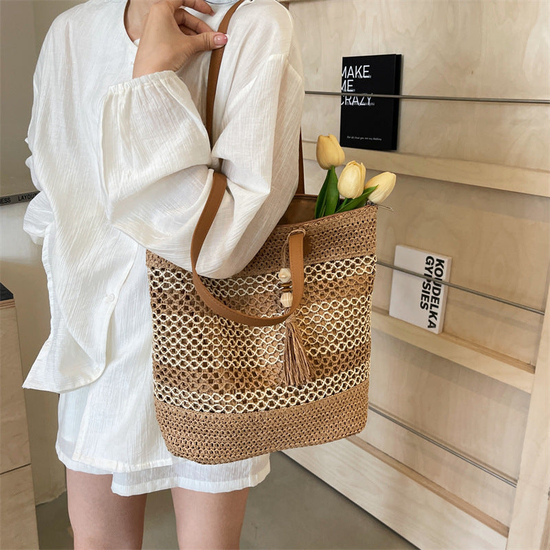 Kenike large capacity stripe straw shoulder bag side view