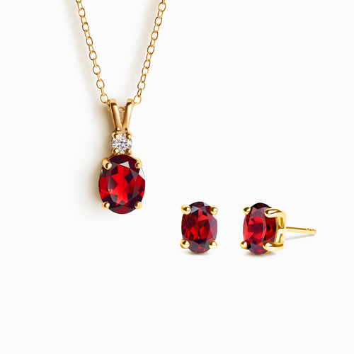 Garnet jewellery set with necklace and earrings in 18k gold vermeil on white background