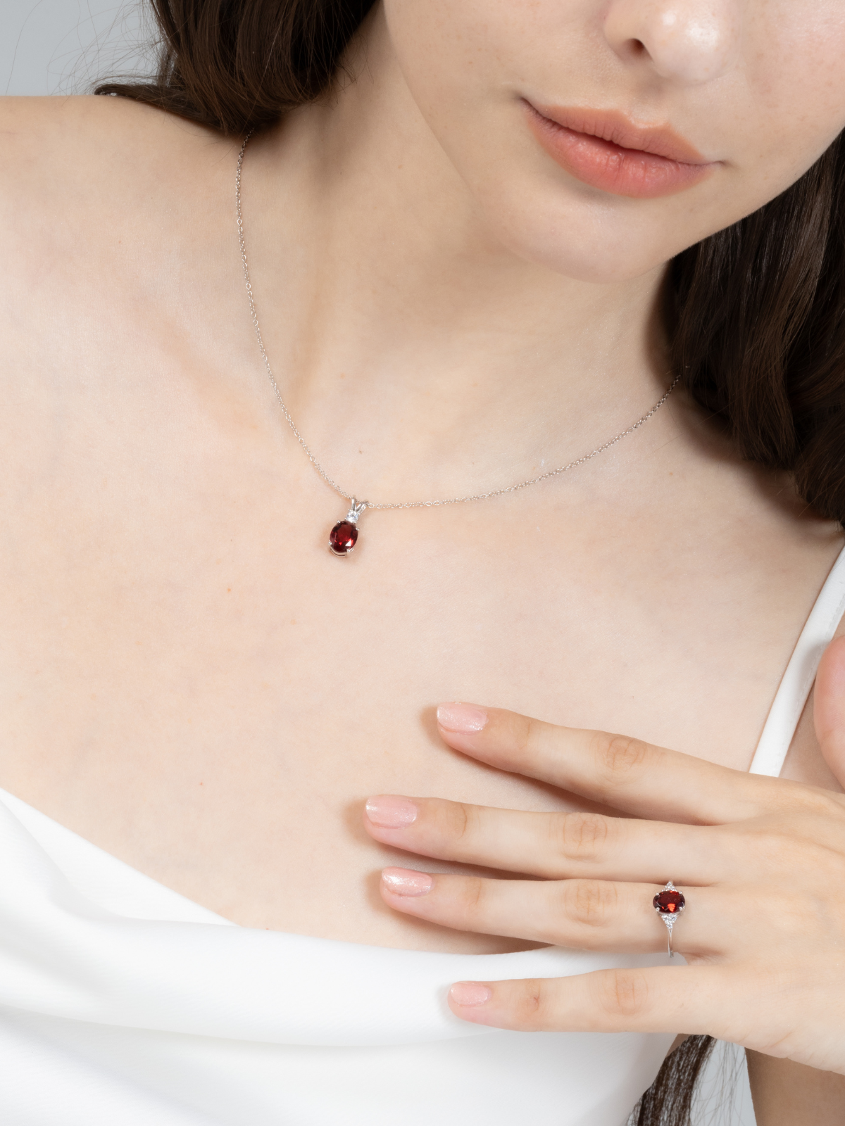 Garnet necklace and ring in sterling silver