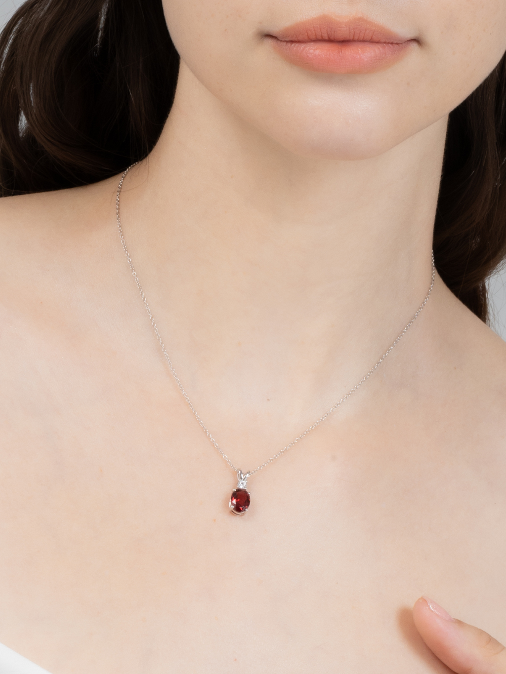 Garnet necklace in sterling silver styled image