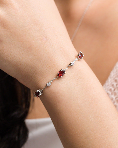 Garnet bracelet in sterling silver model image