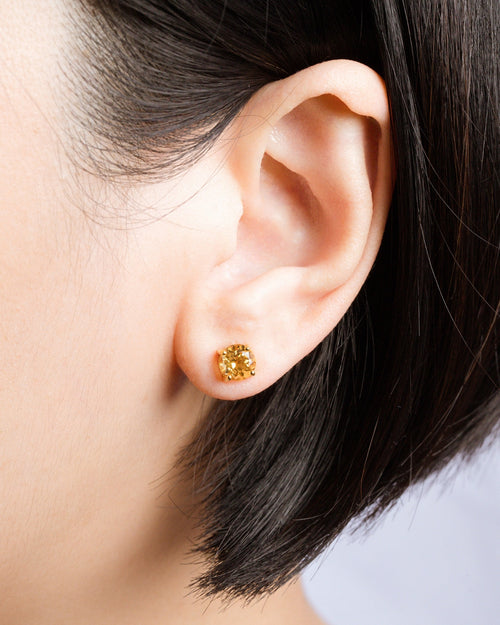 Citrine round stud earrings in 18k gold vermeil model image