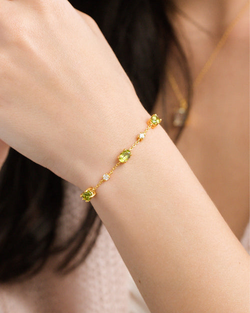 Peridot bracelet in 18k gold vermeil model image