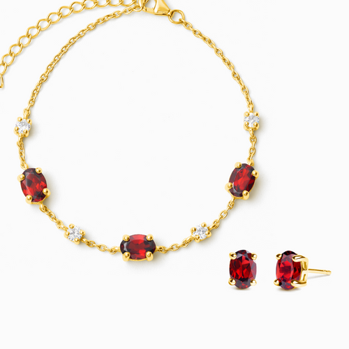 Garnet jewellery set with bracelet and earrings in 18k gold vermeil on white background