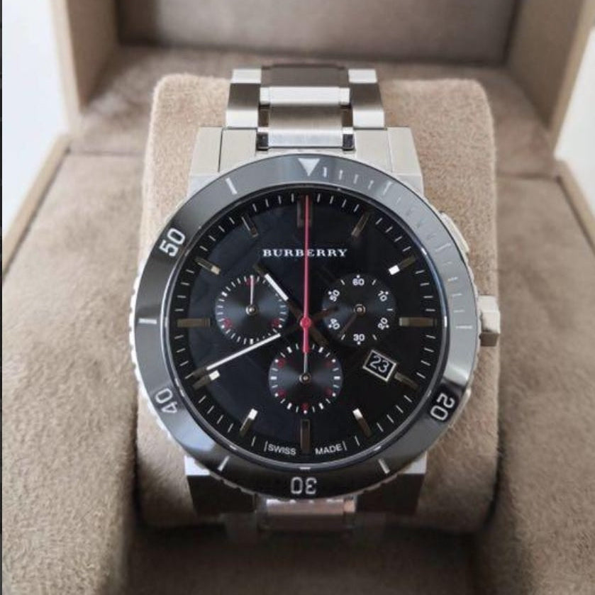 Burberry BU9380 watch clasp and stainless steel bracelet detail
