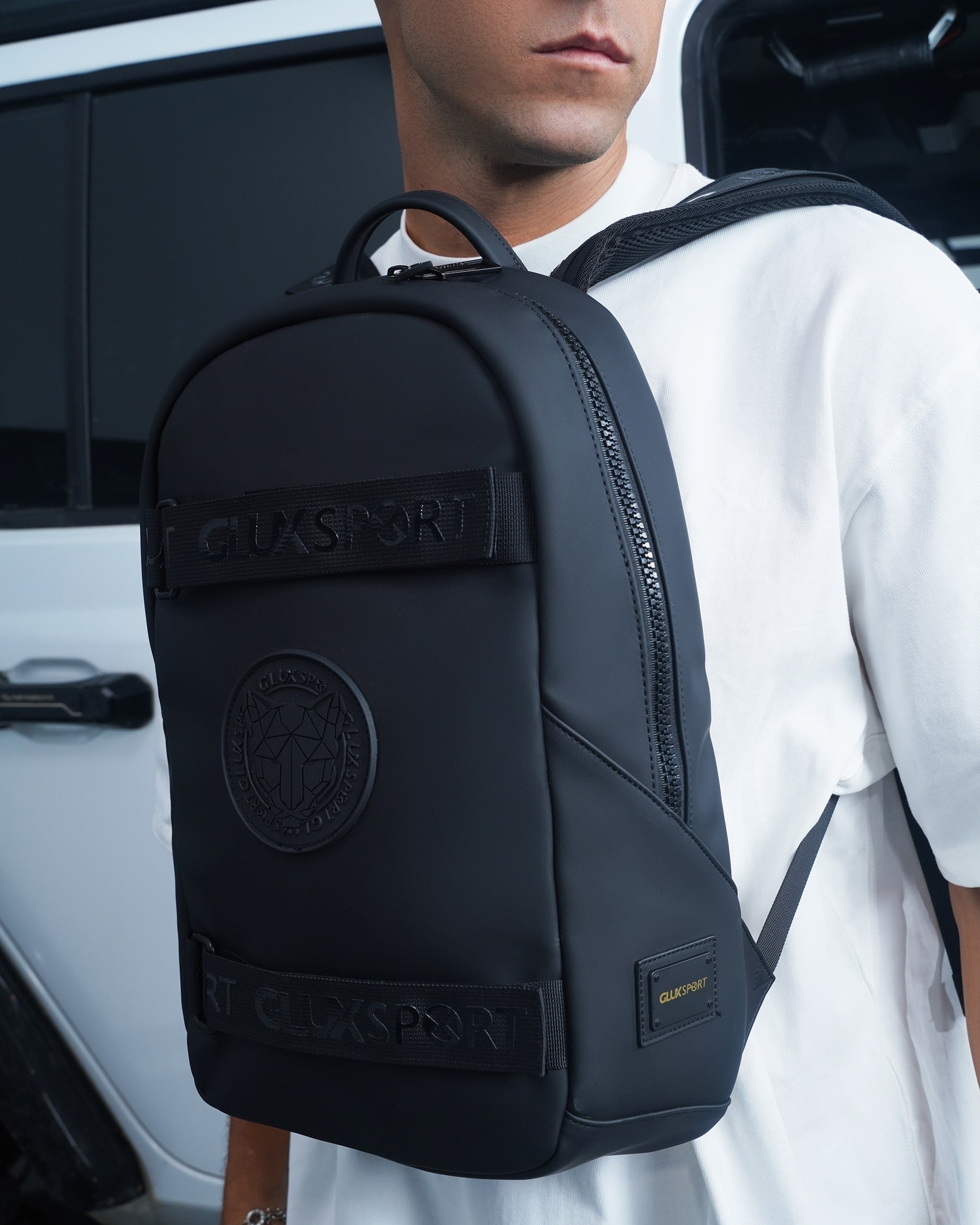 Glux portable backpack front pocket detail