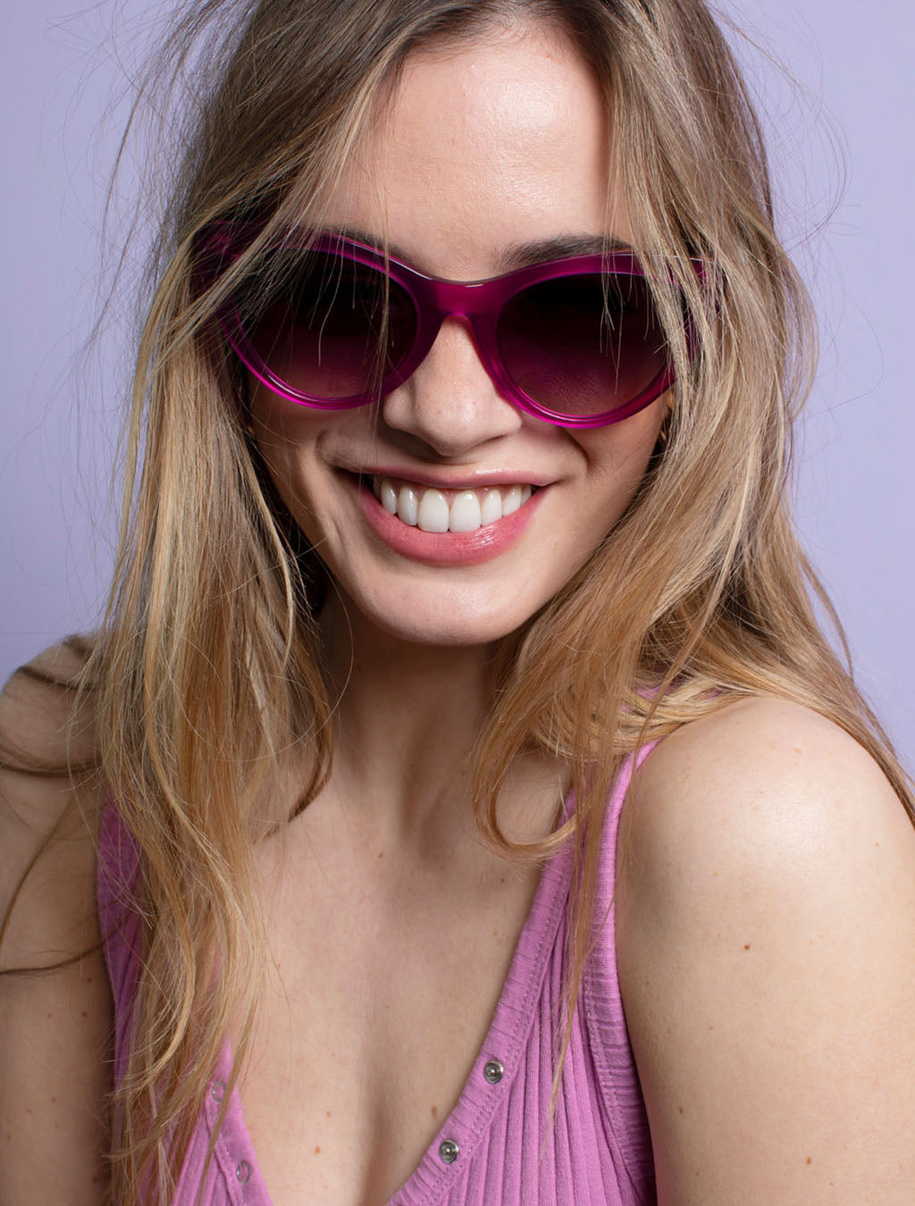 zoedepass Amy Magenta sunglasses lifestyle model image