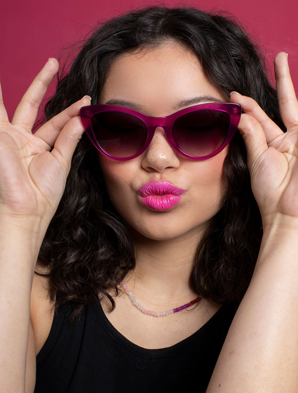 zoedepass Amy Magenta sunglasses close-up on model