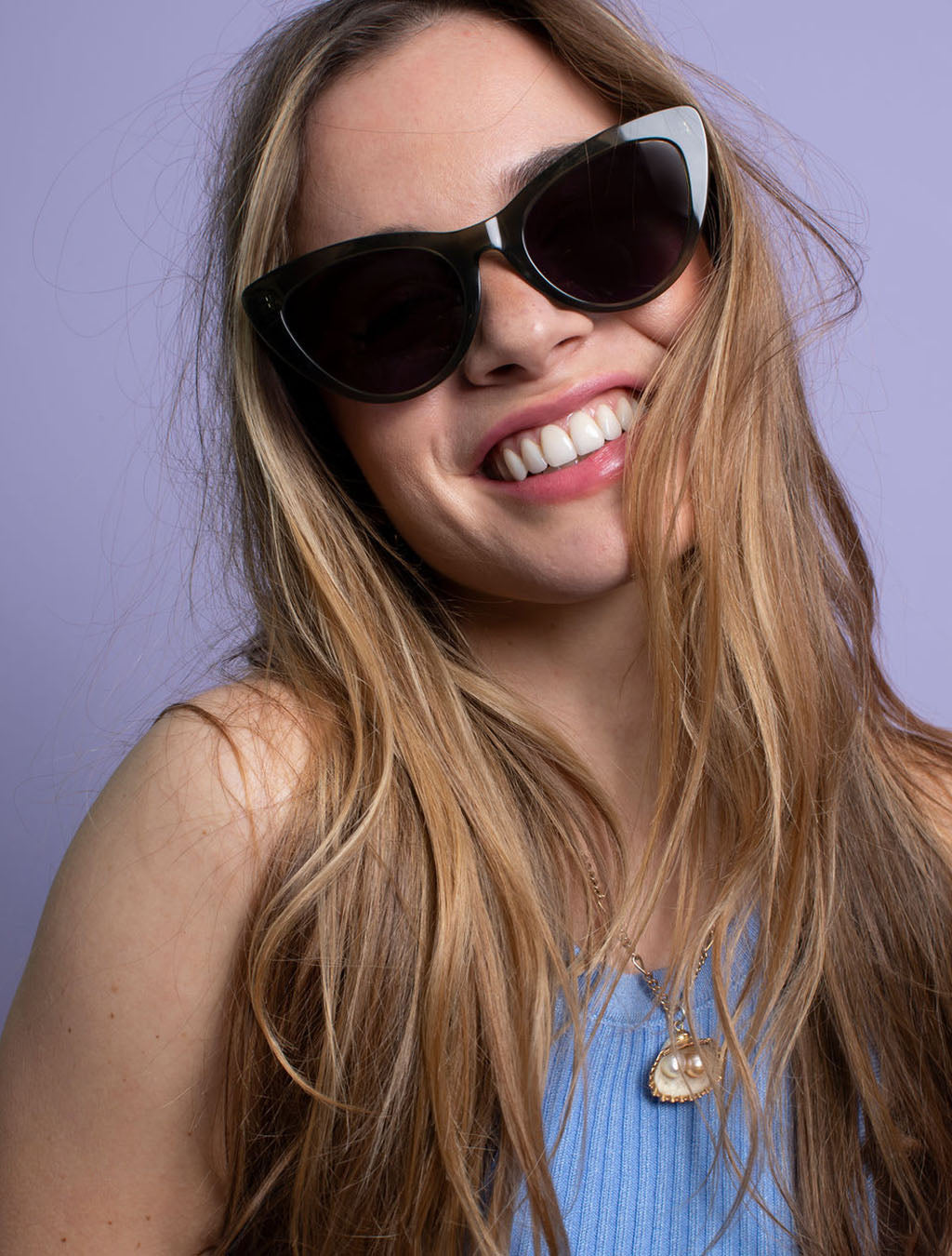 zoedepass Amy Forest Green sunglasses close-up on model