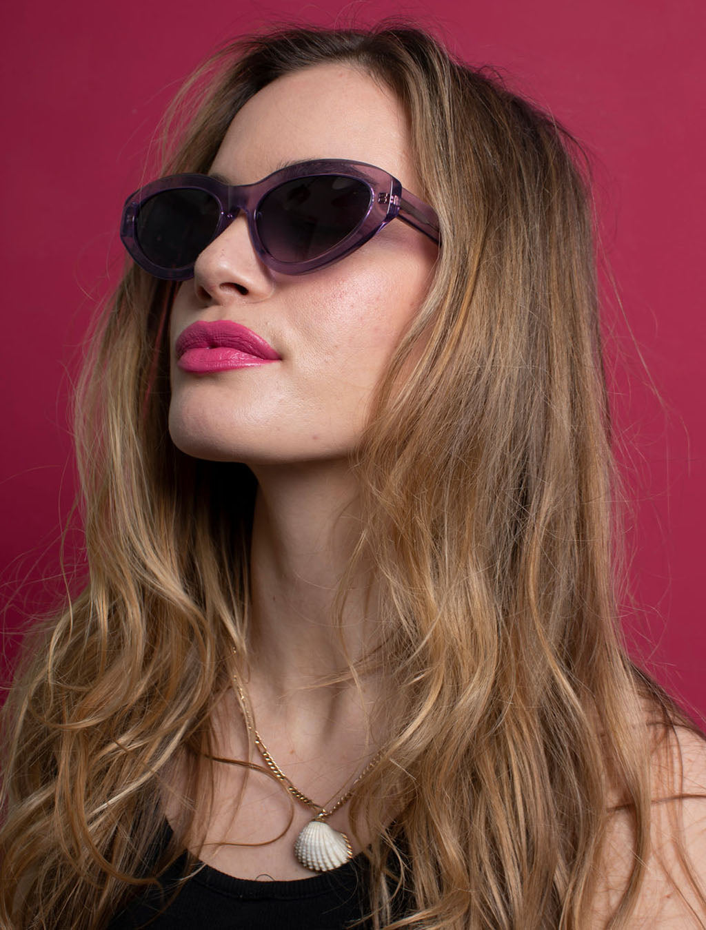 zoedepass Billie Amethyst oval sunglasses close-up on model