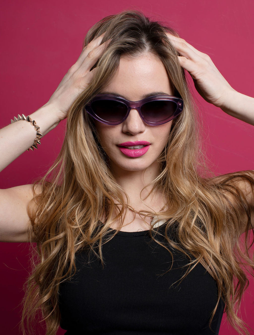 zoedepass Billie Amethyst sunglasses model detail image