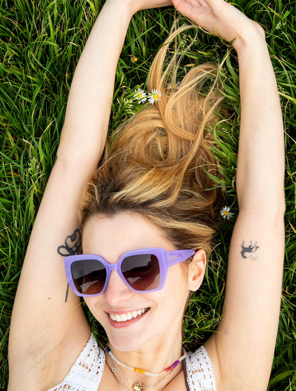 zoedepass Diana Violet oversized square sunglasses fashion model image