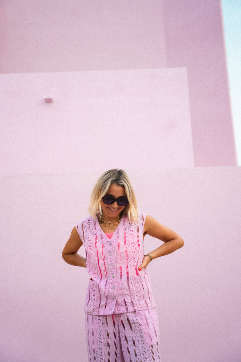 zoedepass Dolly Pink Glitter sunglasses fashion model image