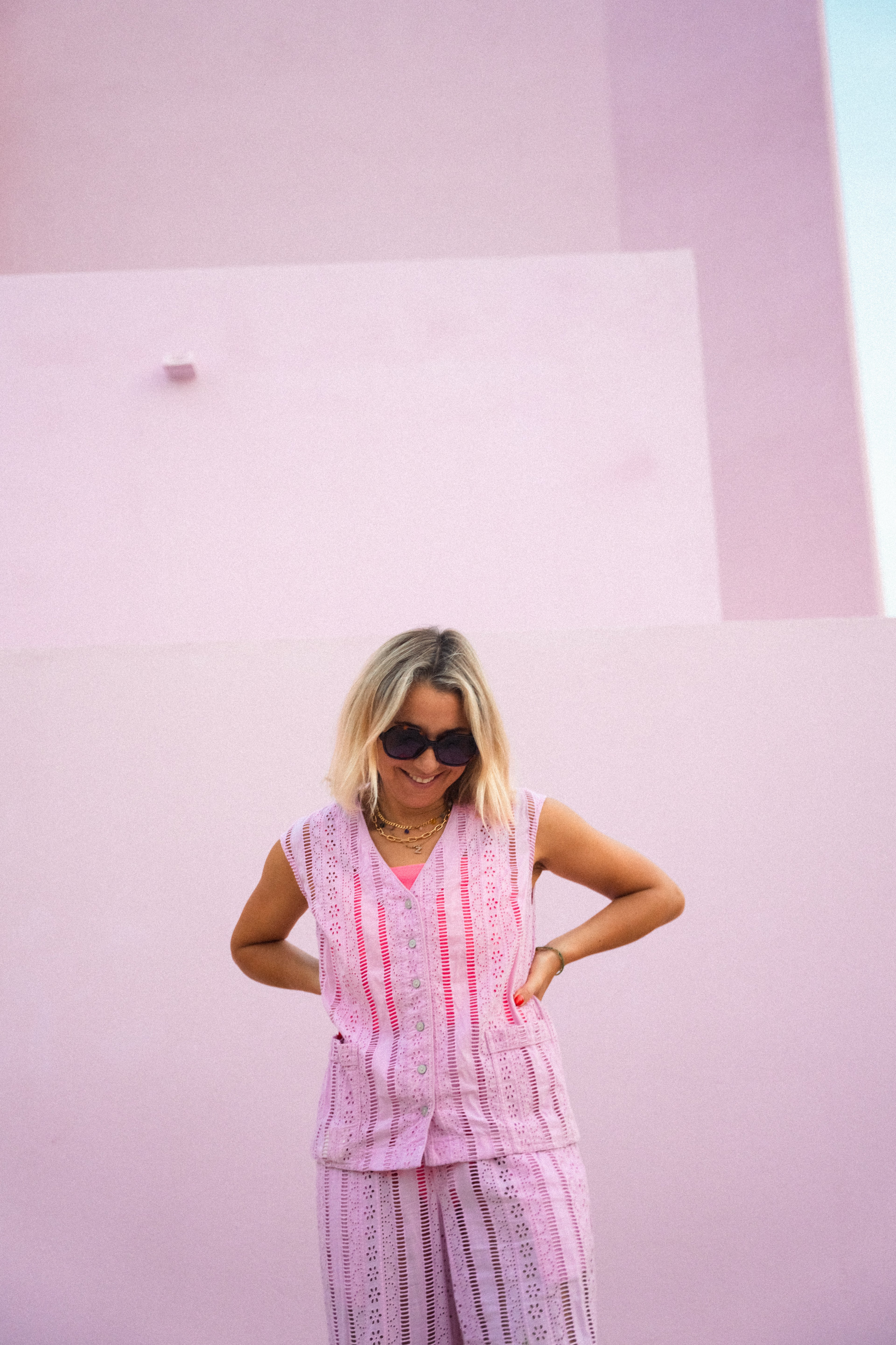 zoedepass Dolly Pink Glitter sunglasses fashion model image