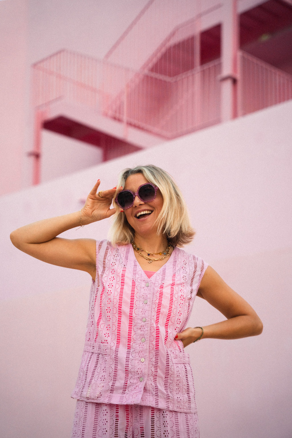 zoedepass Dolly Pink Glitter hexagonal sunglasses model image
