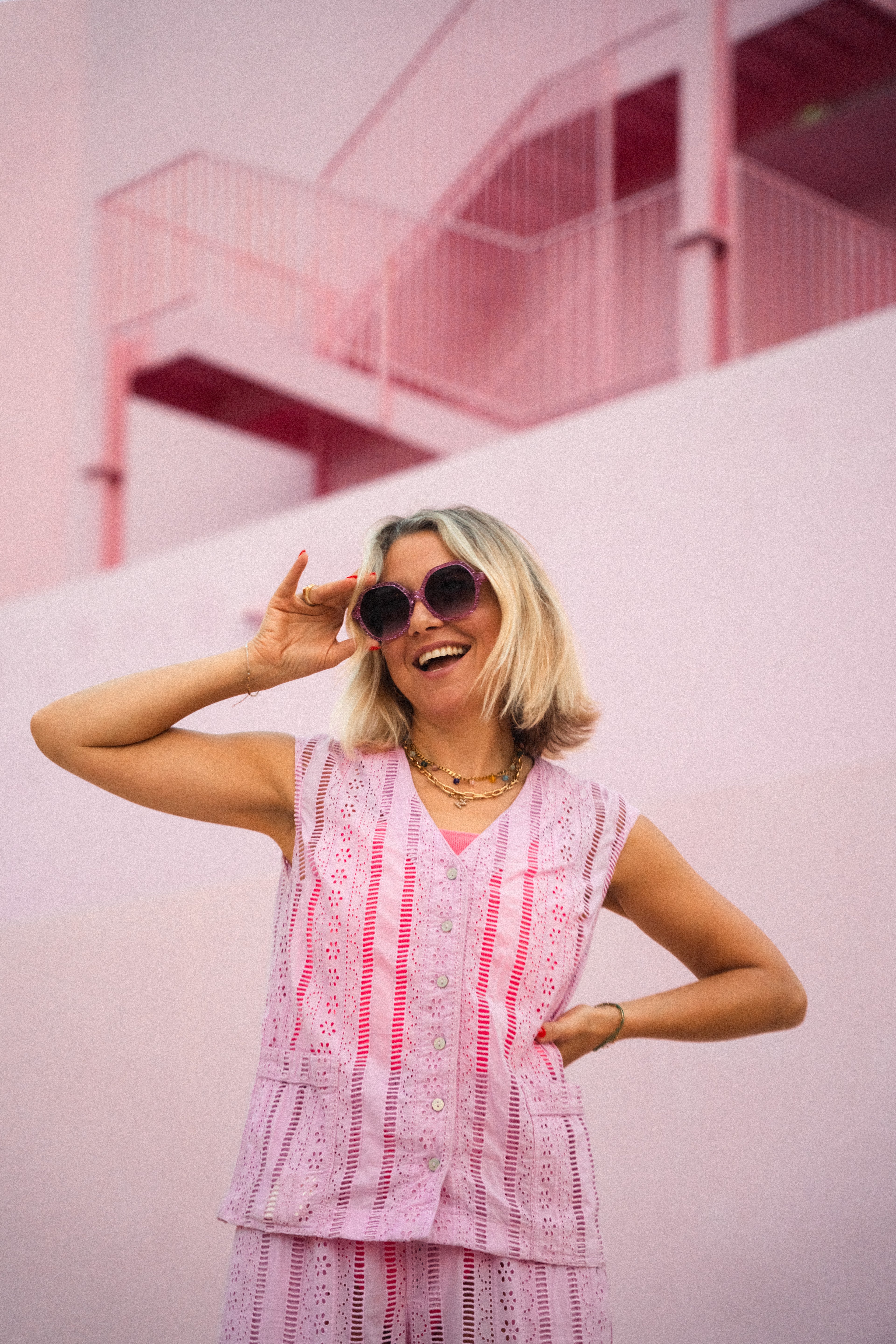 zoedepass Dolly Pink Glitter hexagonal sunglasses model image
