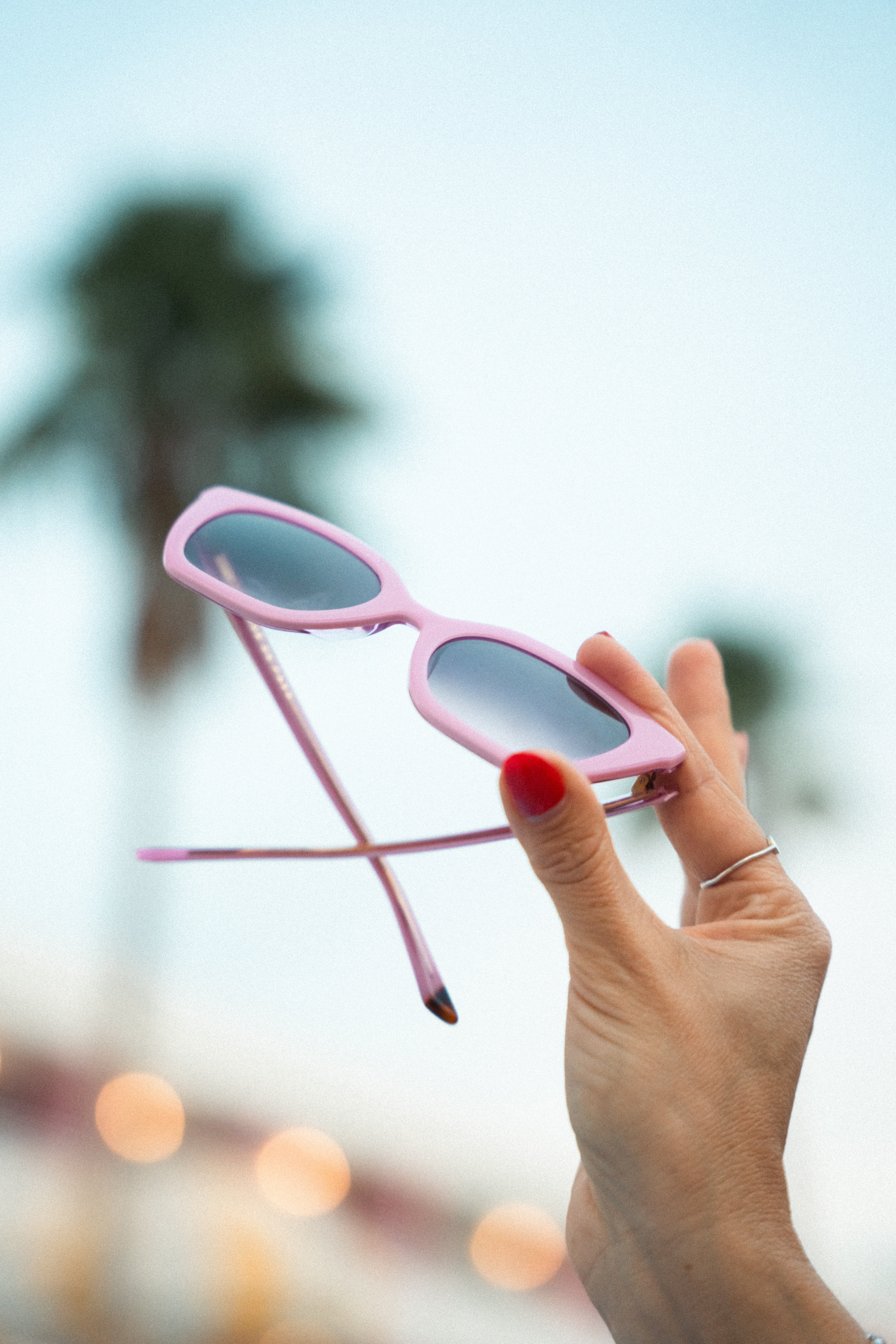 zoedepass Lauryn Candy Pink sunglasses fashion model image