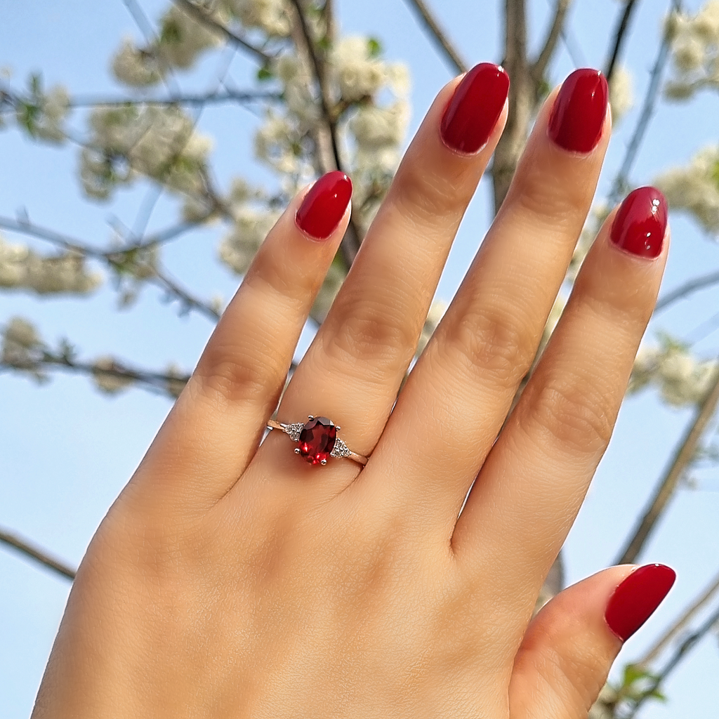 Garnet ring in sterling silver detail image