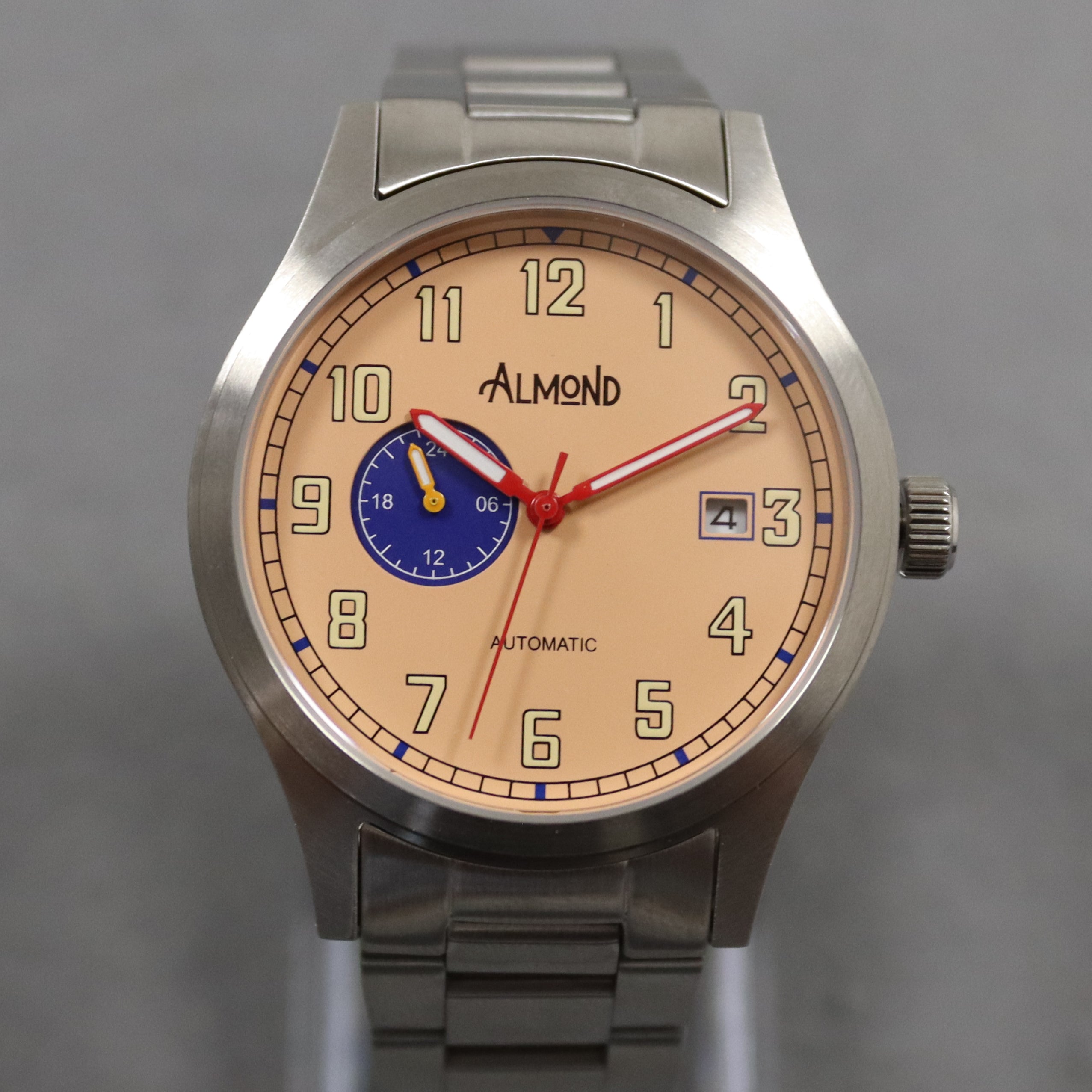 Riley Almond Rifleman Field watch dial detail