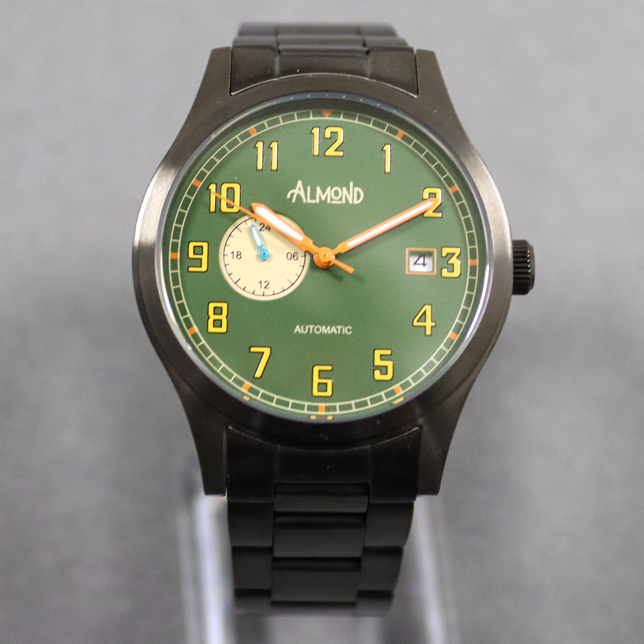 Riley Rifleman Field watch exhibition caseback detail