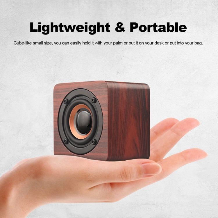 Q1 wooden mini speaker detail image with compact design
