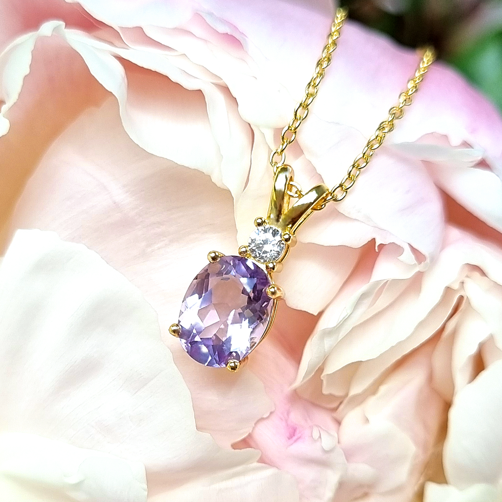 Lavender amethyst 9x7mm pendant necklace in 18k gold vermeil detail image