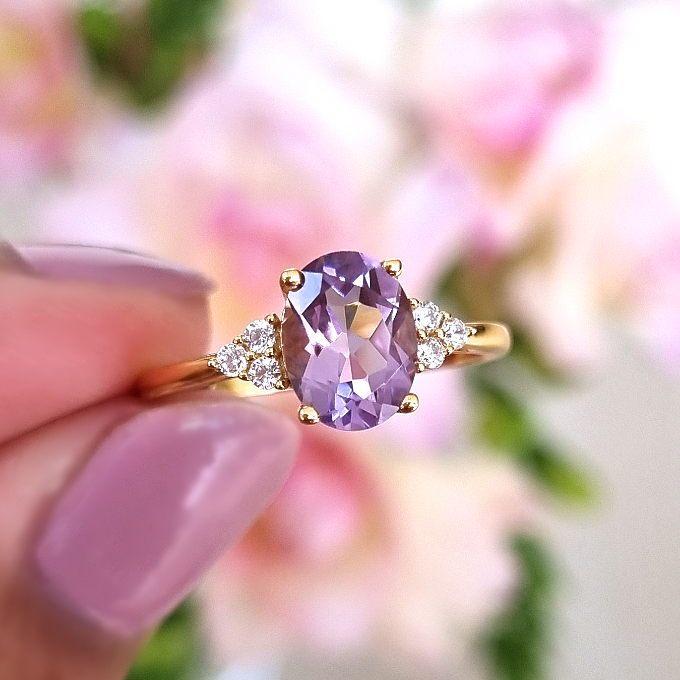 Lavender amethyst oval ring in 18k gold vermeil detail image