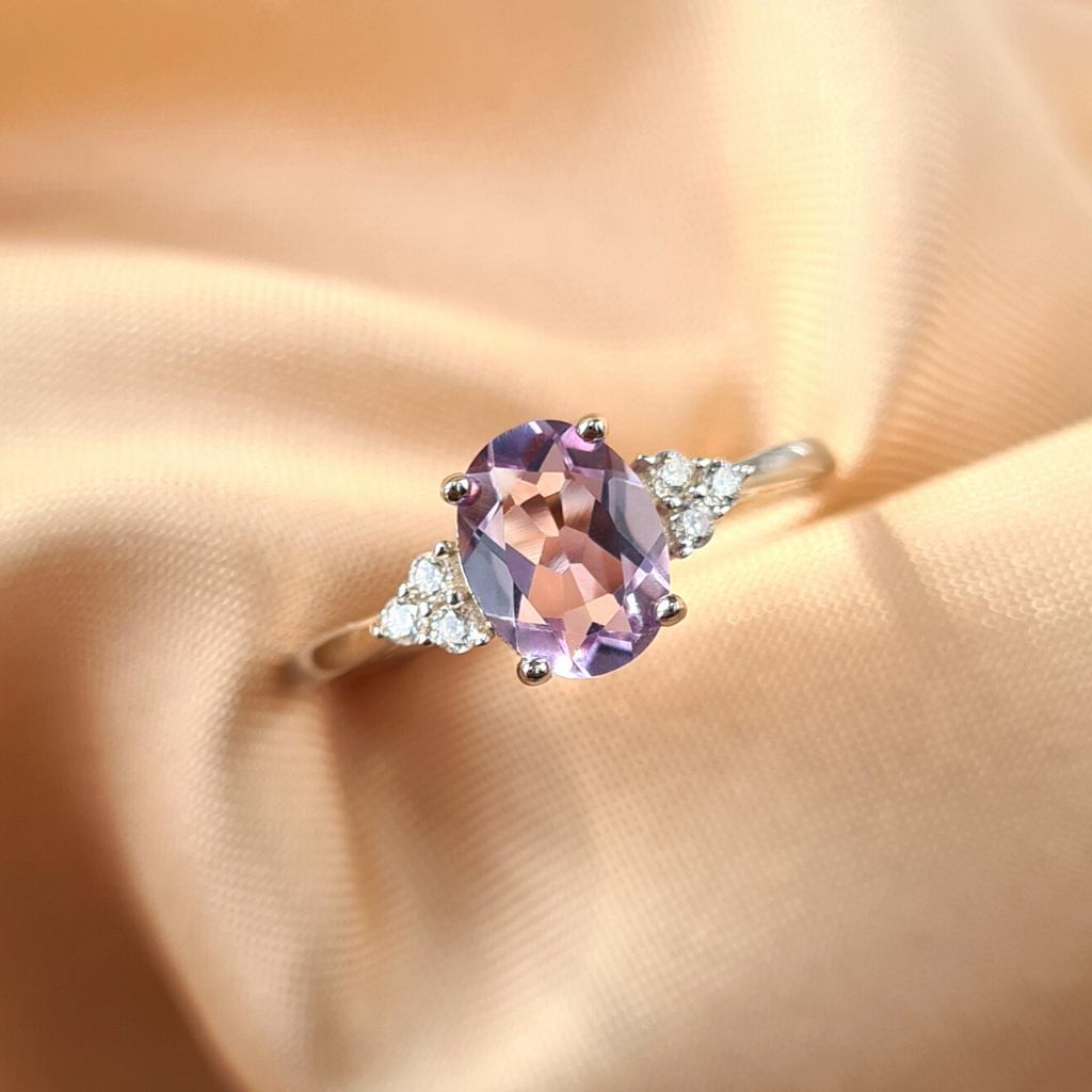 Lavender amethyst oval cut ring in sterling silver detail image