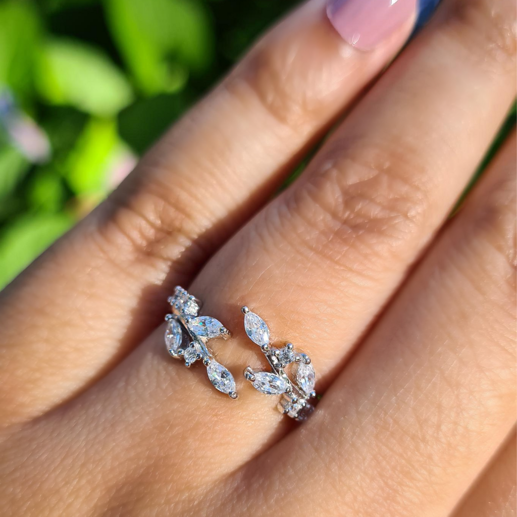 Adjustable leaf ring in sterling silver lifestyle image