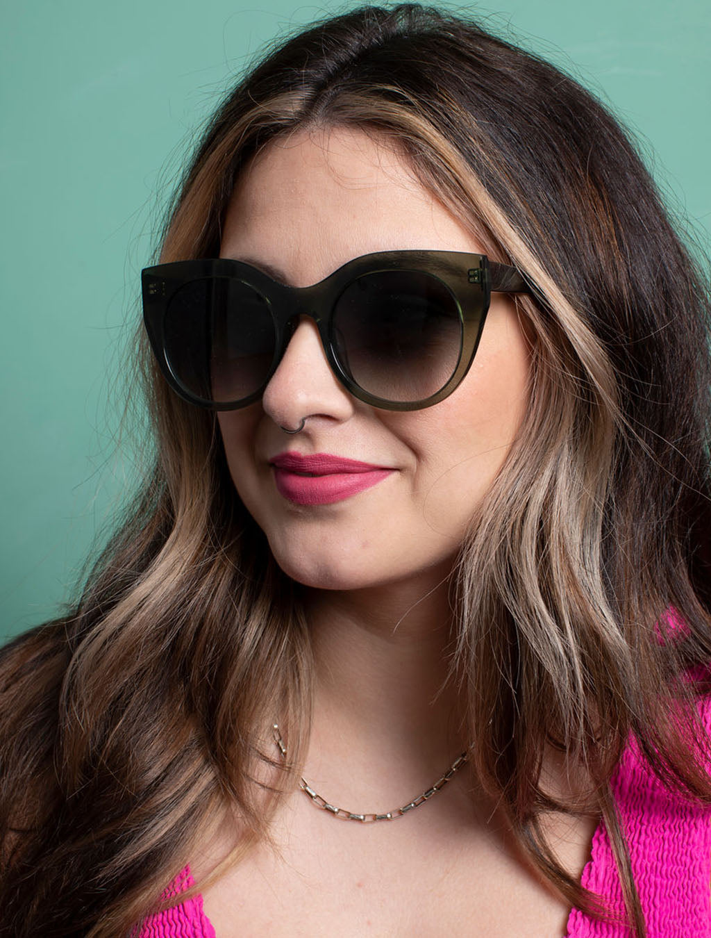 zoedepass Lily Forest Green sunglasses model portrait image