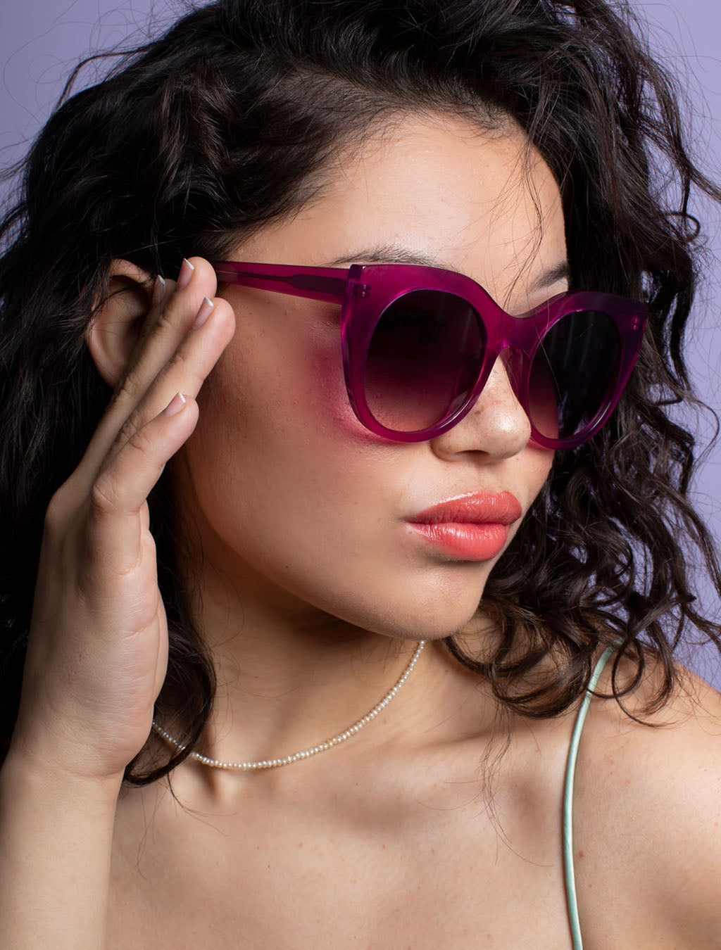 zoedepass Lily Magenta cat-eye sunglasses model detail image