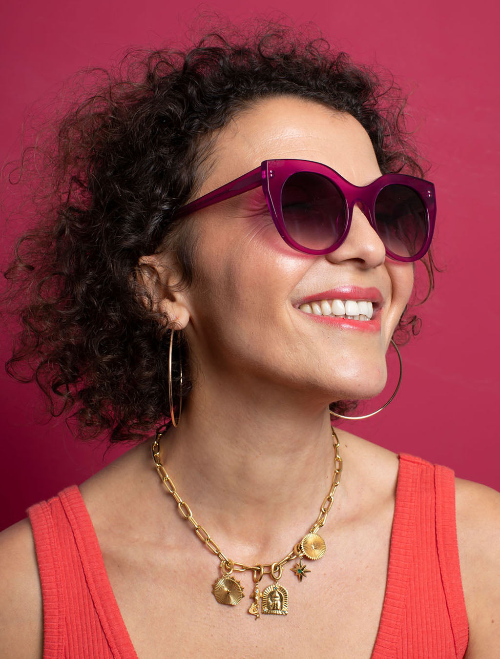 zoedepass Lily Magenta sunglasses model close-up image