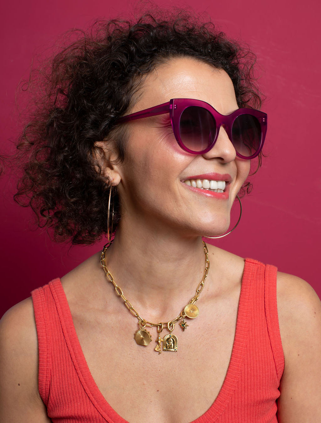 zoedepass Lily Magenta sunglasses lifestyle detail image