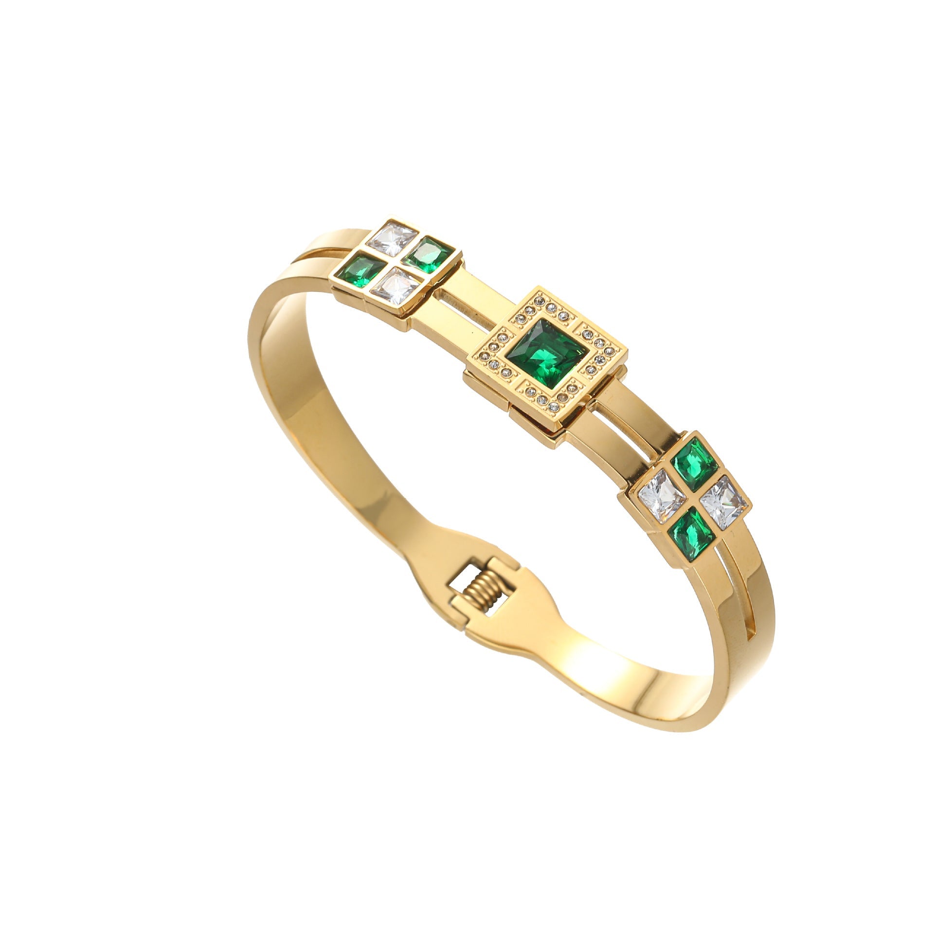 Kenike 18K gold plated bracelet close-up detail