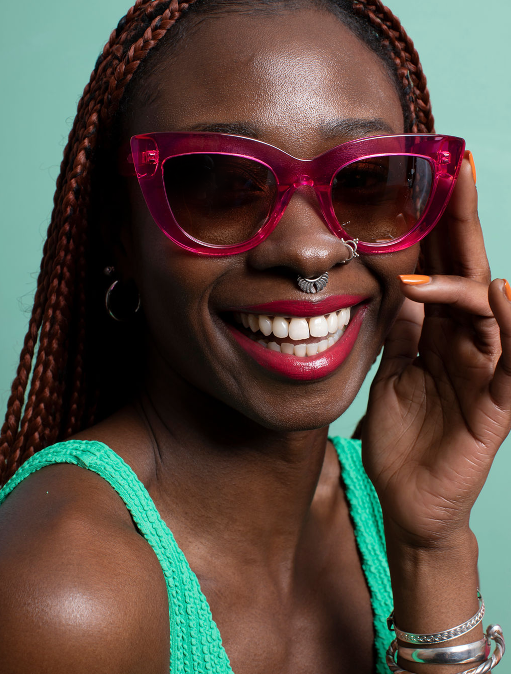 zoedepass Pixie Pink cat-eye sunglasses model close-up