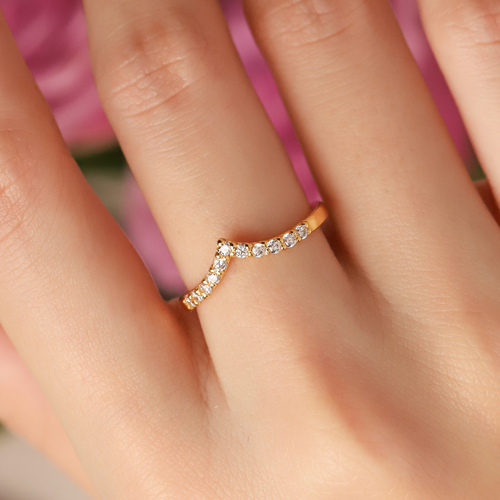 Wishbone curved eternity ring in 18k gold vermeil lifestyle image