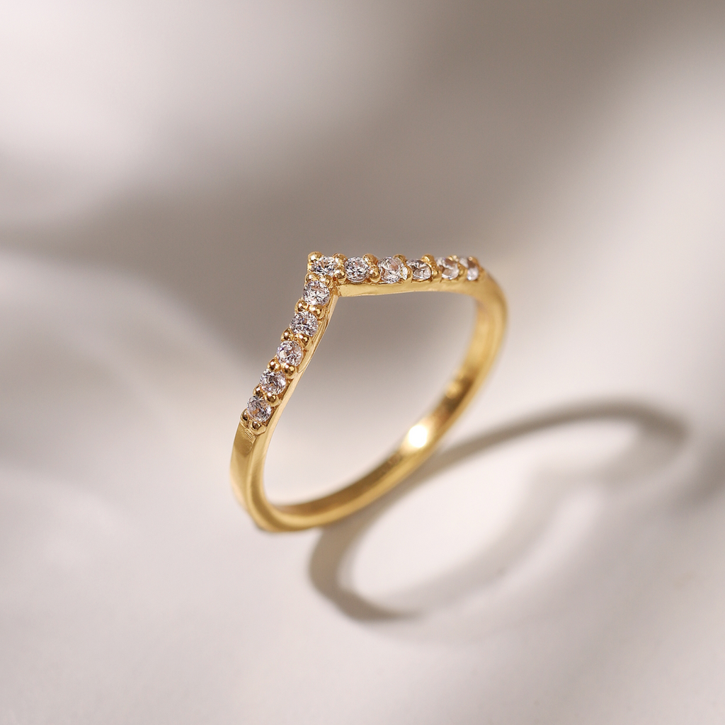 Wishbone curved eternity ring in 18k gold vermeil styled image