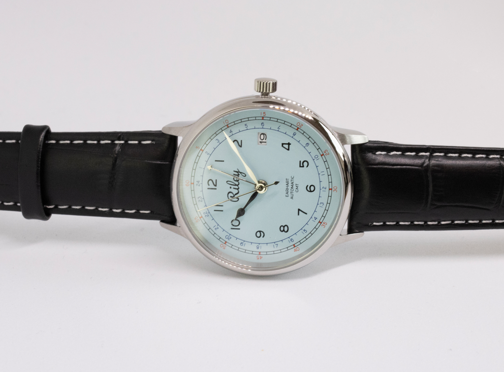 GMT watch detail image