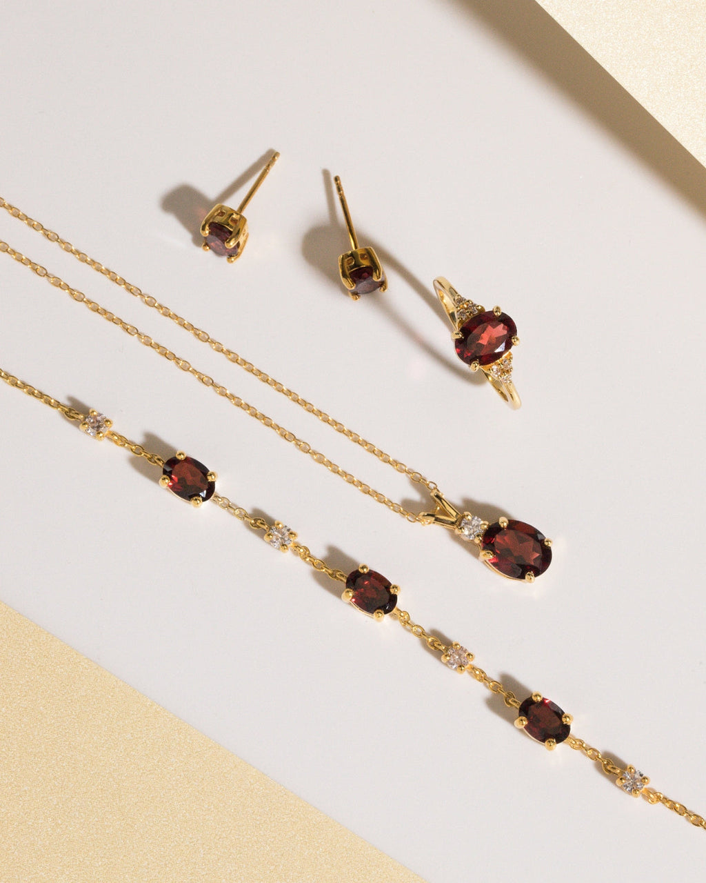 Garnet Bracelet in 18k Gold Vermeil