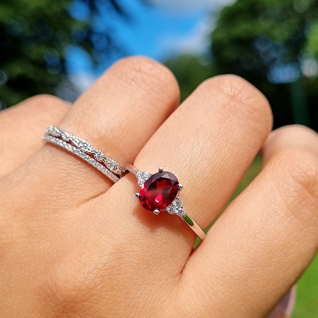 Garnet ring in sterling silver with eternity bands