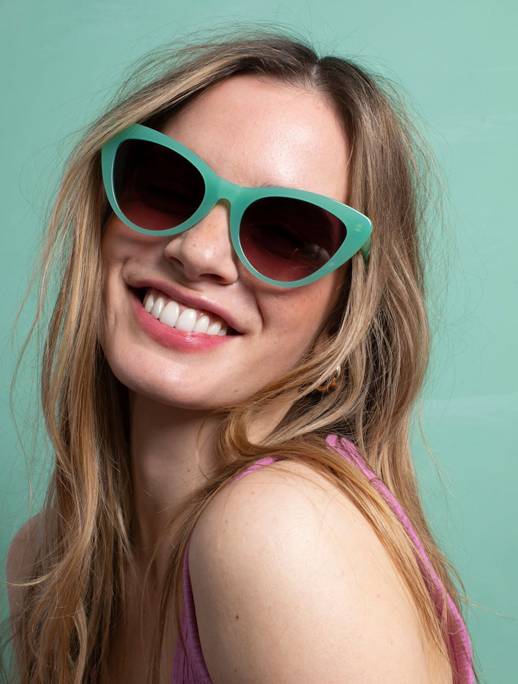 zoedepass Amy Spring green cat-eye sunglasses model portrait image