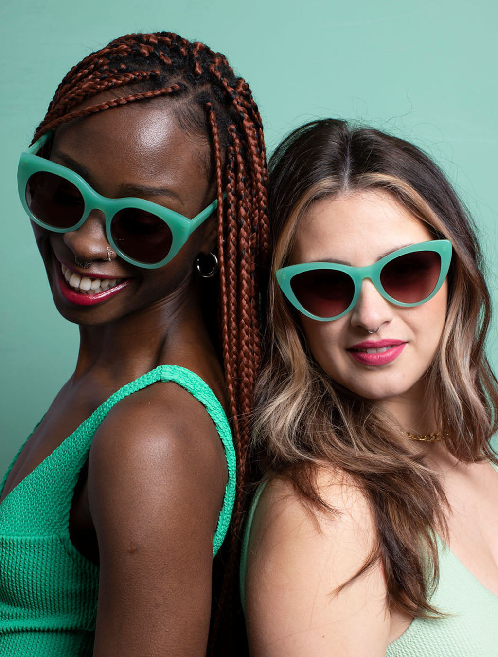 zoedepass Amy Spring green cat-eye sunglasses model detail image