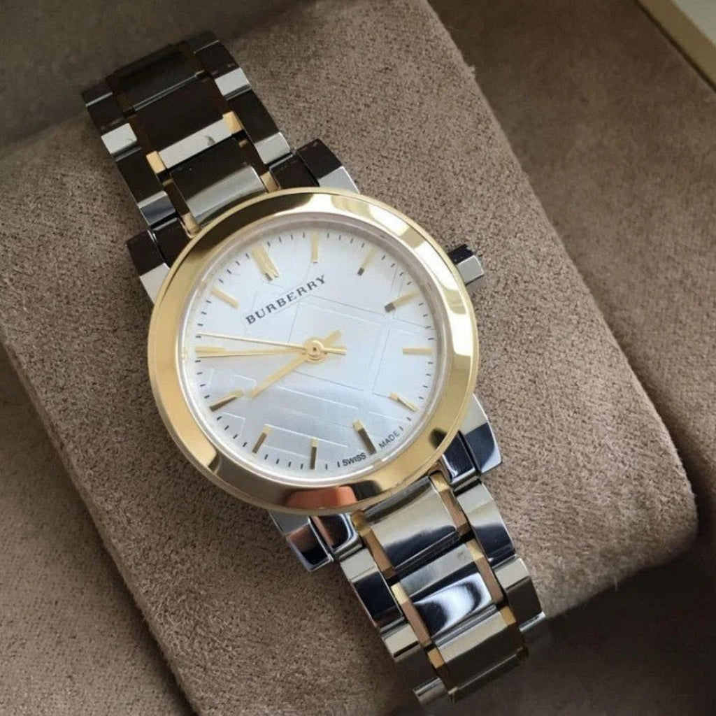Burberry BU9217 The City watch on pillow display